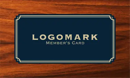 美容室・ネイルサロン・ヘアサロン向けの木目ウッド調のナチュラルで自然・優雅な雰囲気を演出するシンプルデザインにタグ風のフレームがおしゃれなデザインの次回予約カードRMS-014J