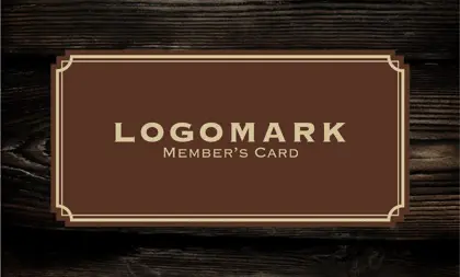 美容室・ネイルサロン・ヘアサロン向けの木目ウッド調のナチュラルで自然・優雅な雰囲気を演出するシンプルデザインにタグ風のフレームがおしゃれなデザインの次回予約カードRMS-014L