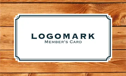 美容室・ネイルサロン・ヘアサロン向けの木目ウッド調のナチュラルで自然・優雅な雰囲気を演出するシンプルデザインにタグ風のフレームがおしゃれなデザインの次回予約カードRMS-014O