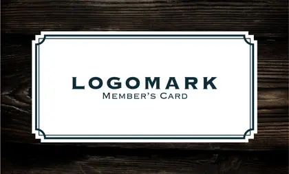 美容室・ネイルサロン・ヘアサロン向けの木目ウッド調のナチュラルで自然・優雅な雰囲気を演出するシンプルデザインにタグ風のフレームがおしゃれなデザインの次回予約カードRMS-014R