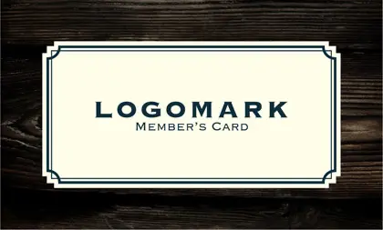 美容室・ネイルサロン・ヘアサロン向けの木目ウッド調のナチュラルで自然・優雅な雰囲気を演出するシンプルデザインにタグ風のフレームがおしゃれなデザインの次回予約カードRMS-014F