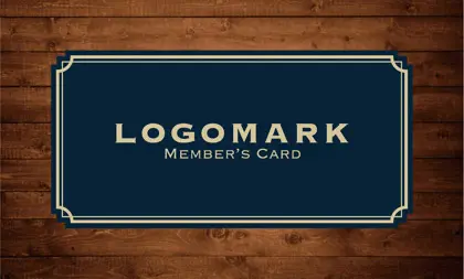 美容室・ネイルサロン・ヘアサロン向けの木目ウッド調のナチュラルで自然・優雅な雰囲気を演出するシンプルデザインにタグ風のフレームがおしゃれなデザインの次回予約カードRMS-014H